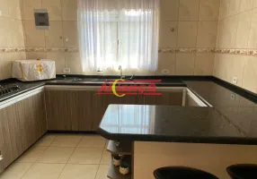 Foto 1 de Casa com 4 Quartos à venda, 160m² em Jardim Adriana, Guarulhos