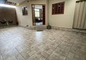 Foto 1 de Casa com 4 Quartos à venda, 227m² em Rio Branco, Belo Horizonte