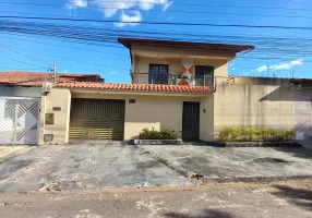 Foto 1 de Sobrado com 5 Quartos à venda, 360m² em Parque Anhangüera, Goiânia