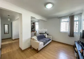 Foto 1 de Apartamento com 2 Quartos à venda, 53m² em Uberaba, Curitiba
