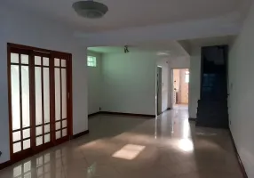 Foto 1 de Sobrado com 4 Quartos à venda, 240m² em Parque Bandeirante, Santo André