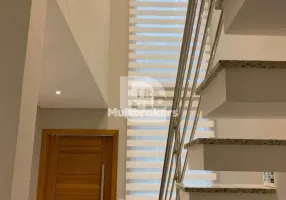 Foto 1 de Sobrado com 3 Quartos à venda, 170m² em Centro, Araucária