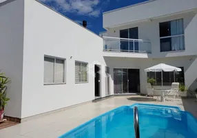 Foto 1 de Casa com 4 Quartos à venda, 321m² em Carianos, Florianópolis