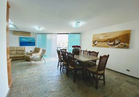 Foto 1 de Apartamento com 4 Quartos à venda, 189m² em Enseada, Guarujá