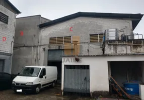 Foto 1 de Galpão/Depósito/Armazém à venda, 2400m² em Vila Carmosina, São Paulo