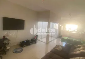 Foto 1 de Casa com 3 Quartos à venda, 169m² em Planalto, Uberlândia