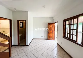 Foto 1 de Casa com 2 Quartos para alugar, 59m² em Tanque, Rio de Janeiro