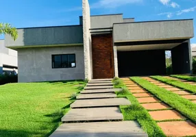 Foto 1 de Casa de Condomínio com 3 Quartos à venda, 300m² em , Hidrolândia