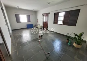 Foto 1 de Casa com 3 Quartos à venda, 259m² em Morada da Colina, Uberlândia