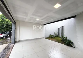 Foto 1 de Casa com 3 Quartos para alugar, 220m² em Jardim Colina, Uberlândia