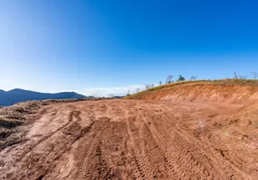 Foto 1 de Lote/Terreno à venda em Pedro do Rio, Petrópolis