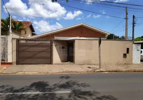 Foto 1 de Casa com 3 Quartos para alugar, 212m² em Vila Harmonia, Araraquara