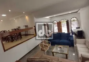 Foto 1 de Casa com 5 Quartos à venda, 391m² em Grajaú, Rio de Janeiro