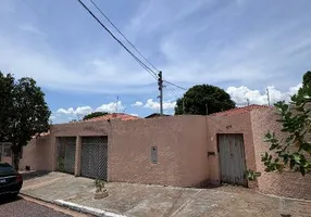 Foto 1 de Casa com 4 Quartos para alugar, 357m² em Jardim Cuiabá, Cuiabá