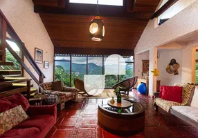 Foto 1 de Casa com 6 Quartos à venda, 695m² em Golfe, Teresópolis