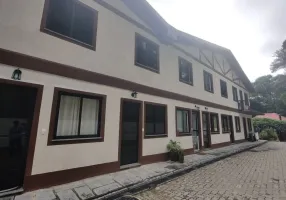 Foto 1 de Apartamento com 3 Quartos para alugar, 76m² em Samambaia, Petrópolis