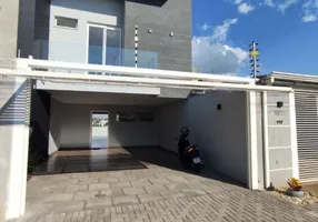 Foto 1 de Sobrado com 3 Quartos à venda, 148m² em Santa Cruz, Cascavel