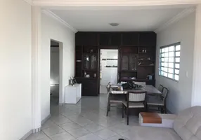 Foto 1 de Casa com 7 Quartos à venda, 110m² em Osvaldo Rezende, Uberlândia