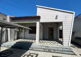 Foto 1 de Casa com 4 Quartos para venda ou aluguel, 202m² em Fátima, Fortaleza