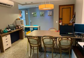 Foto 1 de Apartamento com 3 Quartos à venda, 140m² em Icaraí, Niterói