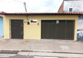 Foto 1 de Casa com 3 Quartos para alugar, 130m² em Santa Lia, Teresina