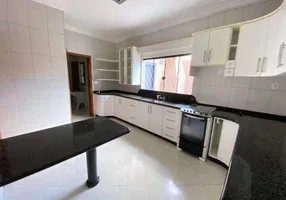 Foto 1 de Casa com 2 Quartos à venda, 90m² em Jardim dos Camargos, Barueri