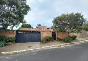 Foto 1 de Casa com 3 Quartos à venda, 251m² em Residencial Samambaia, São Carlos