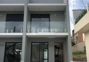 Foto 1 de Sobrado com 2 Quartos à venda, 100m² em Guarujá, Porto Alegre