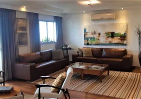 Foto 1 de Apartamento com 4 Quartos à venda, 240m² em Moema, São Paulo