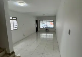 Foto 1 de Sobrado com 3 Quartos para alugar, 127m² em Vila Alexandria, São Paulo