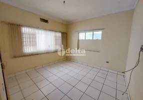 Foto 1 de Casa com 5 Quartos para alugar, 320m² em Osvaldo Rezende, Uberlândia