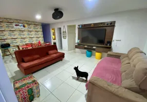 Foto 1 de Casa com 3 Quartos à venda, 120m² em Candelária, Natal