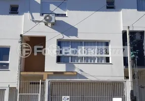 Foto 1 de Casa com 3 Quartos à venda, 195m² em Camaquã, Porto Alegre