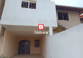 Foto 1 de Casa com 3 Quartos à venda, 300m² em Santa Rita, Montes Claros