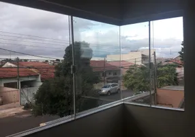 Foto 1 de Sobrado com 3 Quartos à venda, 175m² em Jardim Pérola, Londrina