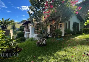 Foto 1 de Casa de Condomínio com 4 Quartos à venda, 175m² em Carangola, Petrópolis