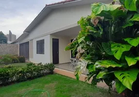 Foto 1 de Casa com 6 Quartos à venda, 546m² em Candelária, Natal