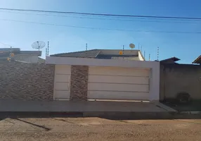 Foto 1 de Casa com 3 Quartos à venda, 214m² em Centro, Mozarlândia