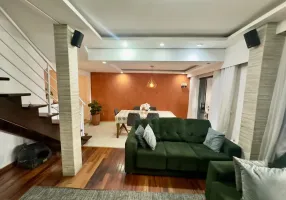 Foto 1 de Sobrado com 3 Quartos à venda, 176m² em Alto Boqueirão, Curitiba