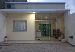 Foto 1 de Casa com 3 Quartos para alugar, 257m² em Cachoeirinha, Manaus