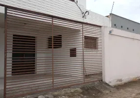 Foto 1 de Casa com 3 Quartos para alugar, 100m² em Alecrim, Natal