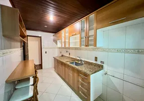 Foto 1 de Apartamento com 2 Quartos para alugar, 70m² em Bingen, Petrópolis