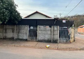 Foto 1 de Casa com 2 Quartos à venda, 198m² em Centro, Vazante