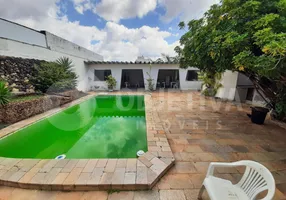 Foto 1 de Casa com 3 Quartos para alugar, 277m² em Brasil, Uberlândia