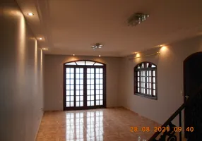 Foto 1 de Casa com 3 Quartos para alugar, 125m² em Jardim Silveira, Barueri