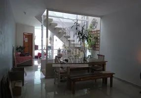 Foto 1 de Sobrado com 3 Quartos à venda, 200m² em Vila Clementino, São Paulo