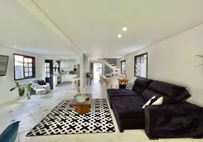 Foto 1 de Casa com 4 Quartos à venda, 250m² em Jardim Carmel, Cotia