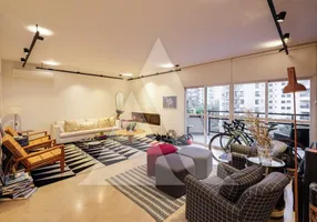 Foto 1 de Apartamento com 3 Quartos à venda, 217m² em Moema, São Paulo