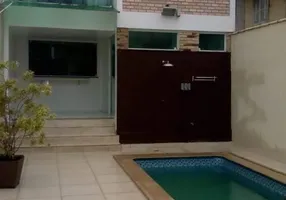 Foto 1 de Casa com 3 Quartos à venda, 160m² em Glória, Macaé