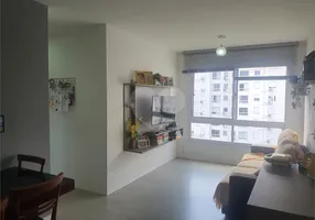 Foto 1 de Apartamento com 3 Quartos para alugar, 70m² em Azenha, Porto Alegre